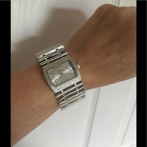 New Quartz Ladies Watch